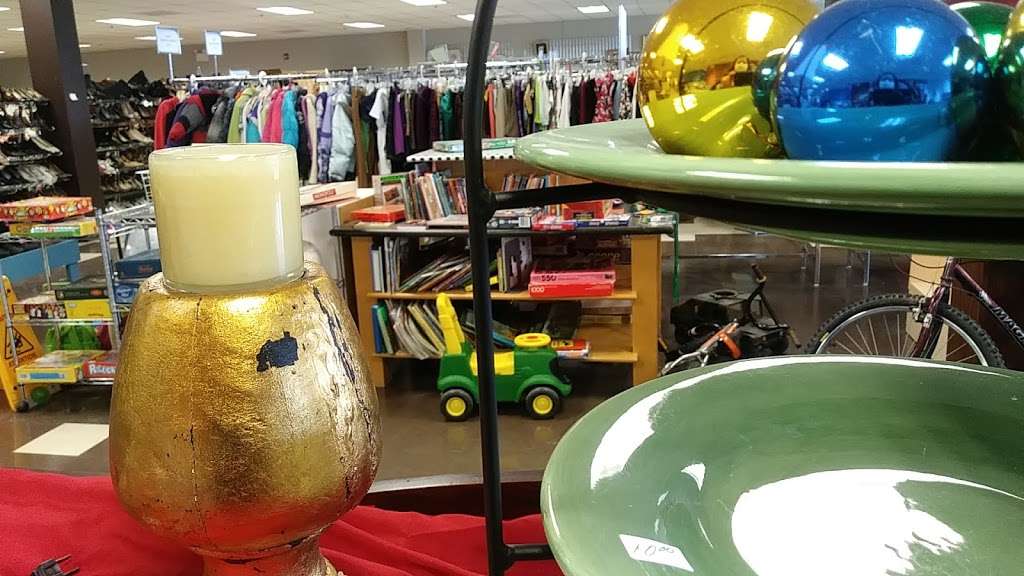 St. Vincent de Paul Libertyville Thrift Store | 168 Peterson Rd, Libertyville, IL 60048, USA | Phone: (847) 367-4700