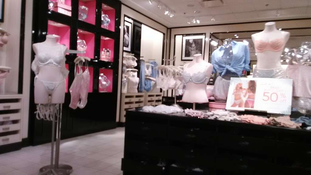 Victorias Secret & PINK | 327 Park City Center L-331, Lancaster, PA 17601, USA | Phone: (717) 397-5923