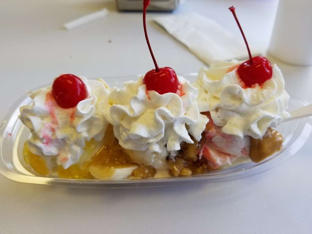 Beanies Ice Cream-Candy Parlor | 301 Wise Ave, Dundalk, MD 21222, USA | Phone: (410) 282-1134
