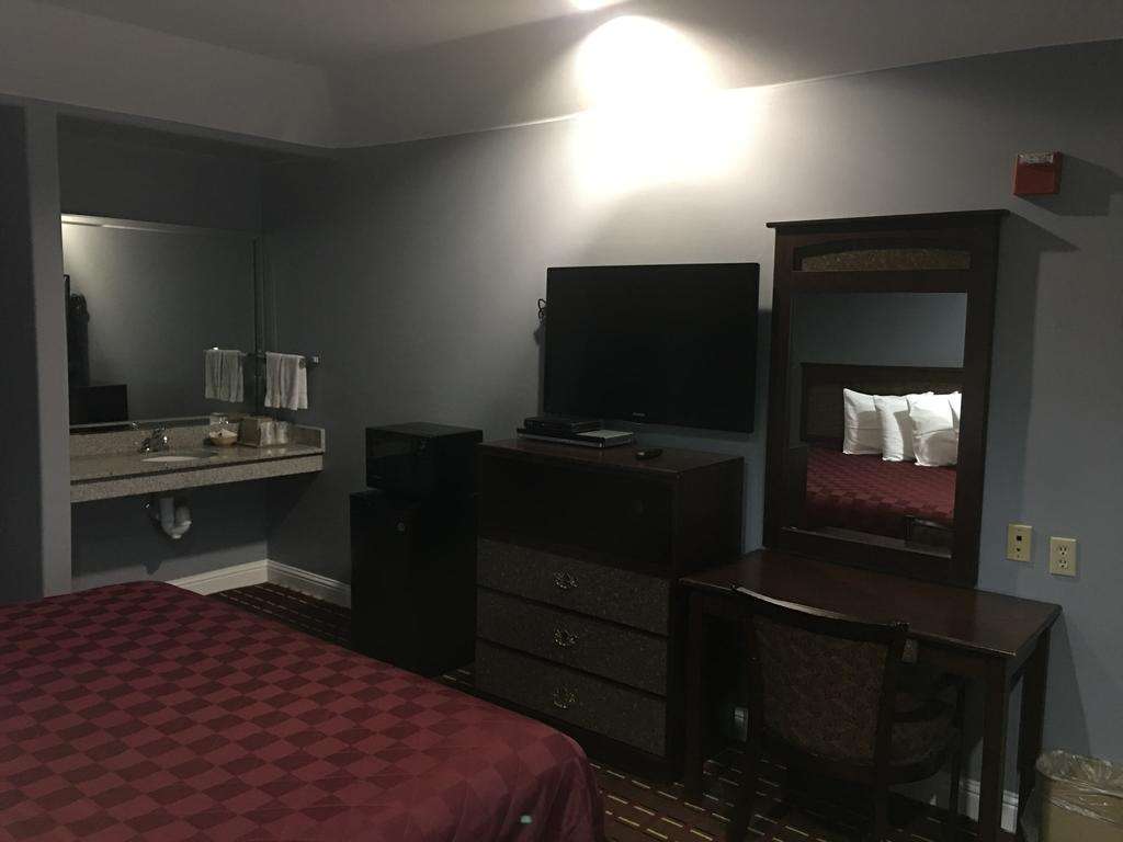 Regency Inn & Suites | 12509 Northwest Fwy, Houston, TX 77092, USA | Phone: (713) 462-5451