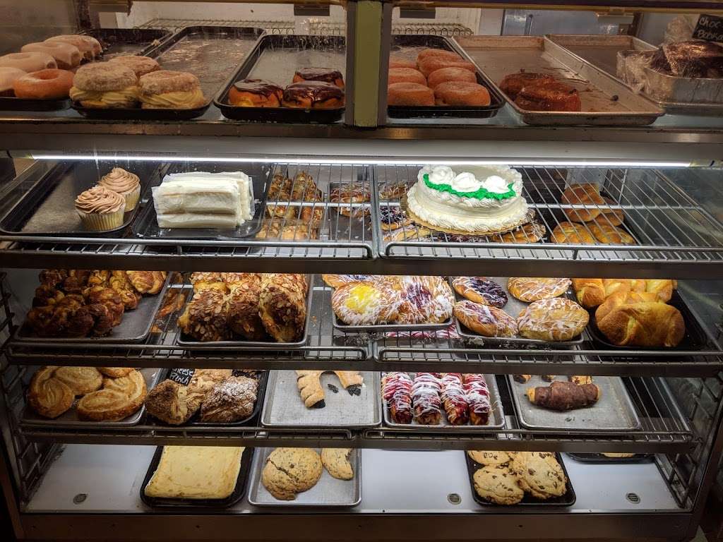 Lipkins Bakery | 8013 Castor Ave, Philadelphia, PA 19152, USA | Phone: (215) 342-3005