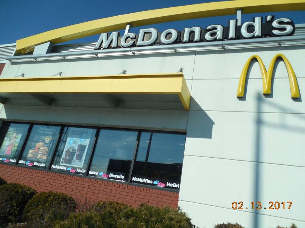 McDonalds | Photo 3 of 10 | Address: 7920 W 79th St, Bridgeview, IL 60455, USA | Phone: (708) 496-1777