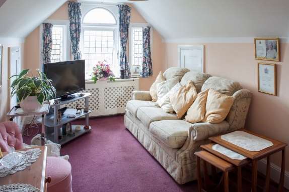 Dungate Manor Care Home | Flanchford Rd, Reigate Heath, Reigate RH2 8QT, UK | Phone: 01737 483547