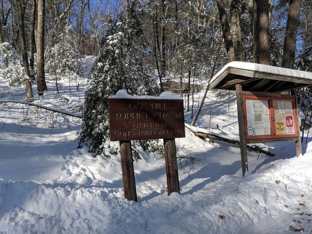 Oak Hill Reservation Lookout Rock Trailhead | 1-27 Oak Hill Rd, Littleton, MA 01460, USA