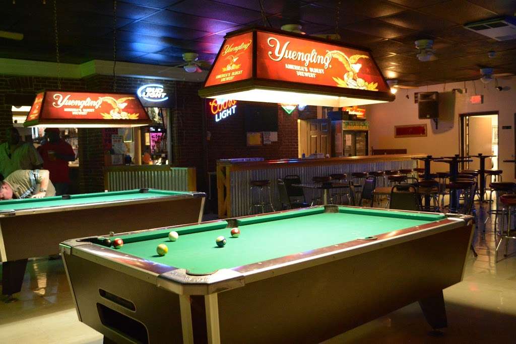 Dara & Jacks Bar & Grill | 464 Hollywell Ave, Chambersburg, PA 17201, USA | Phone: (717) 264-2322