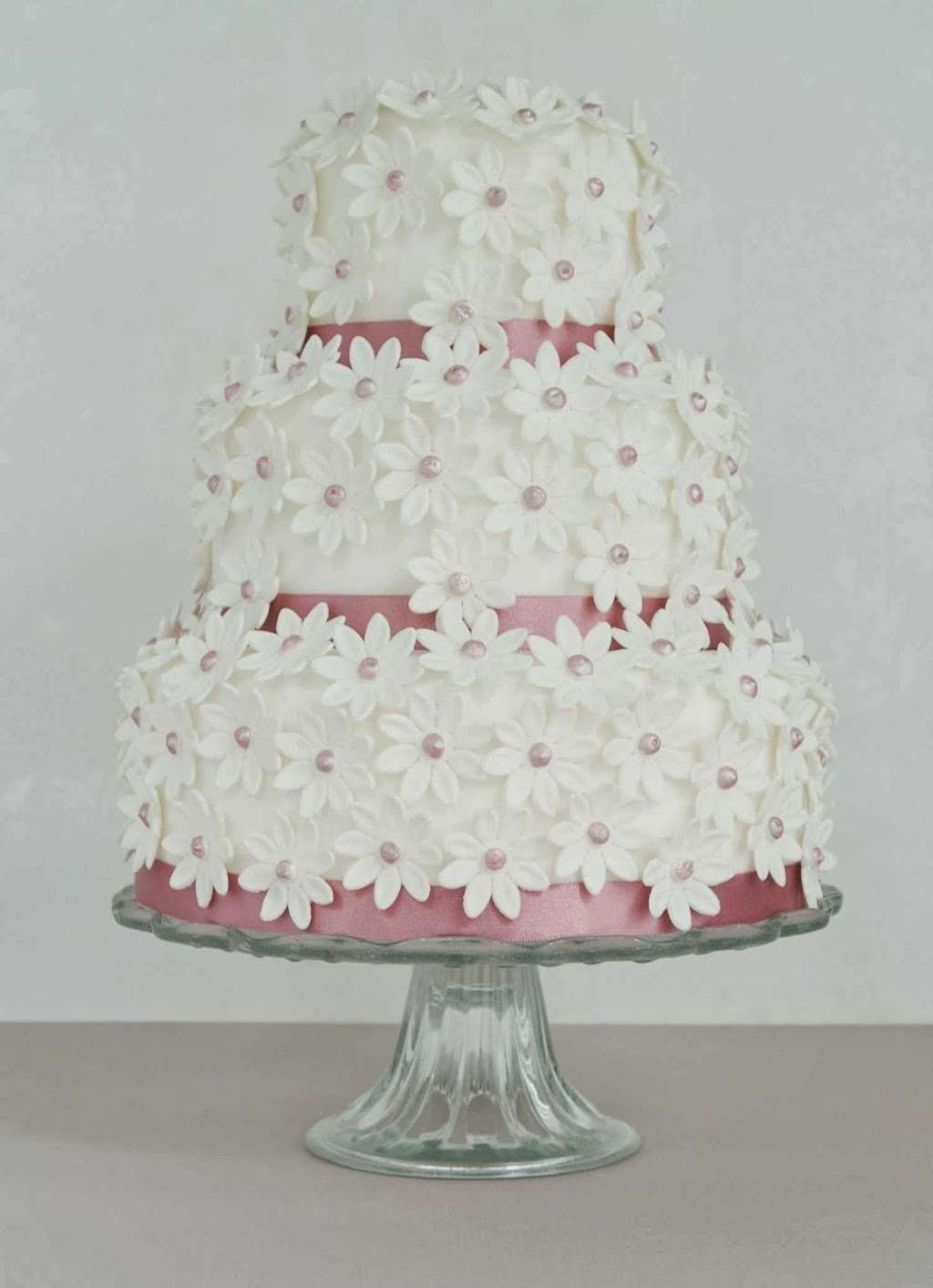 Angharad Llywelyn Wedding Cakes | The Boundary, Langton Green, Tunbridge Wells TN3 0YA, UK | Phone: 07800 767846