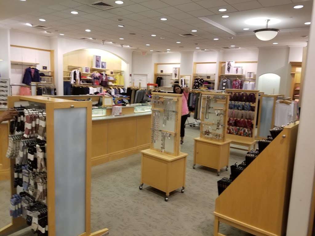 Talbots | 780 Shoppes Blvd, North Brunswick Township, NJ 08902, USA | Phone: (732) 214-1258