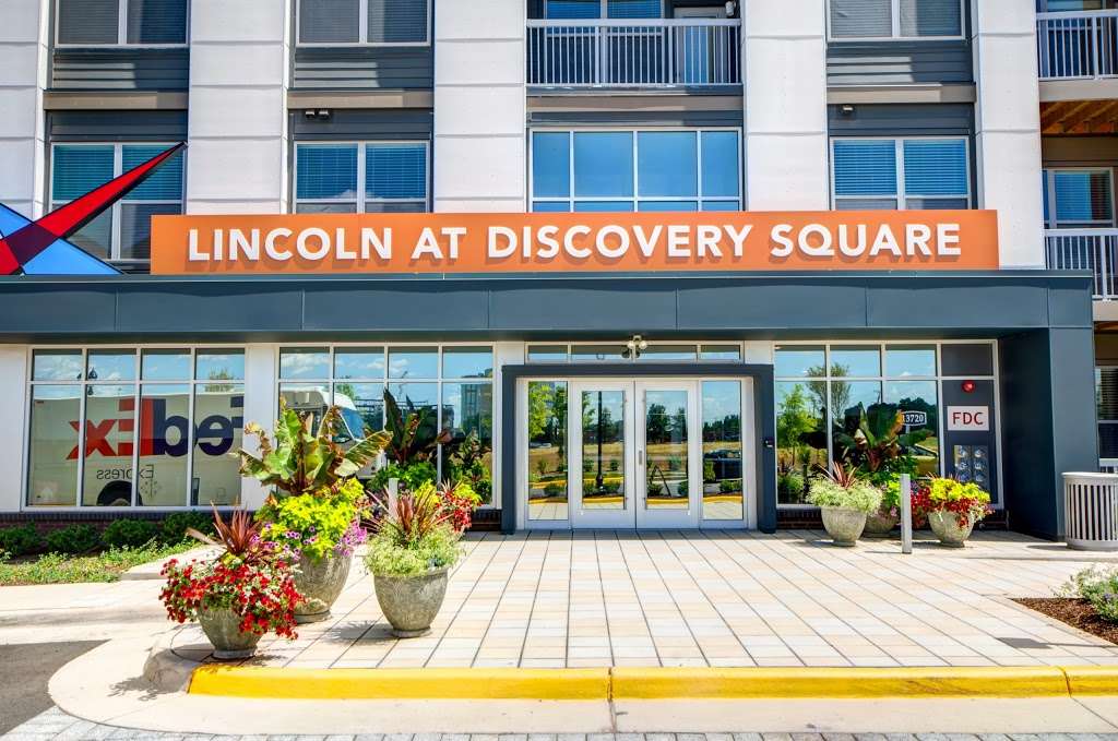 Lincoln at Discovery Square | 13720 Atlantis St, Herndon, VA 20171, USA | Phone: (703) 953-3303