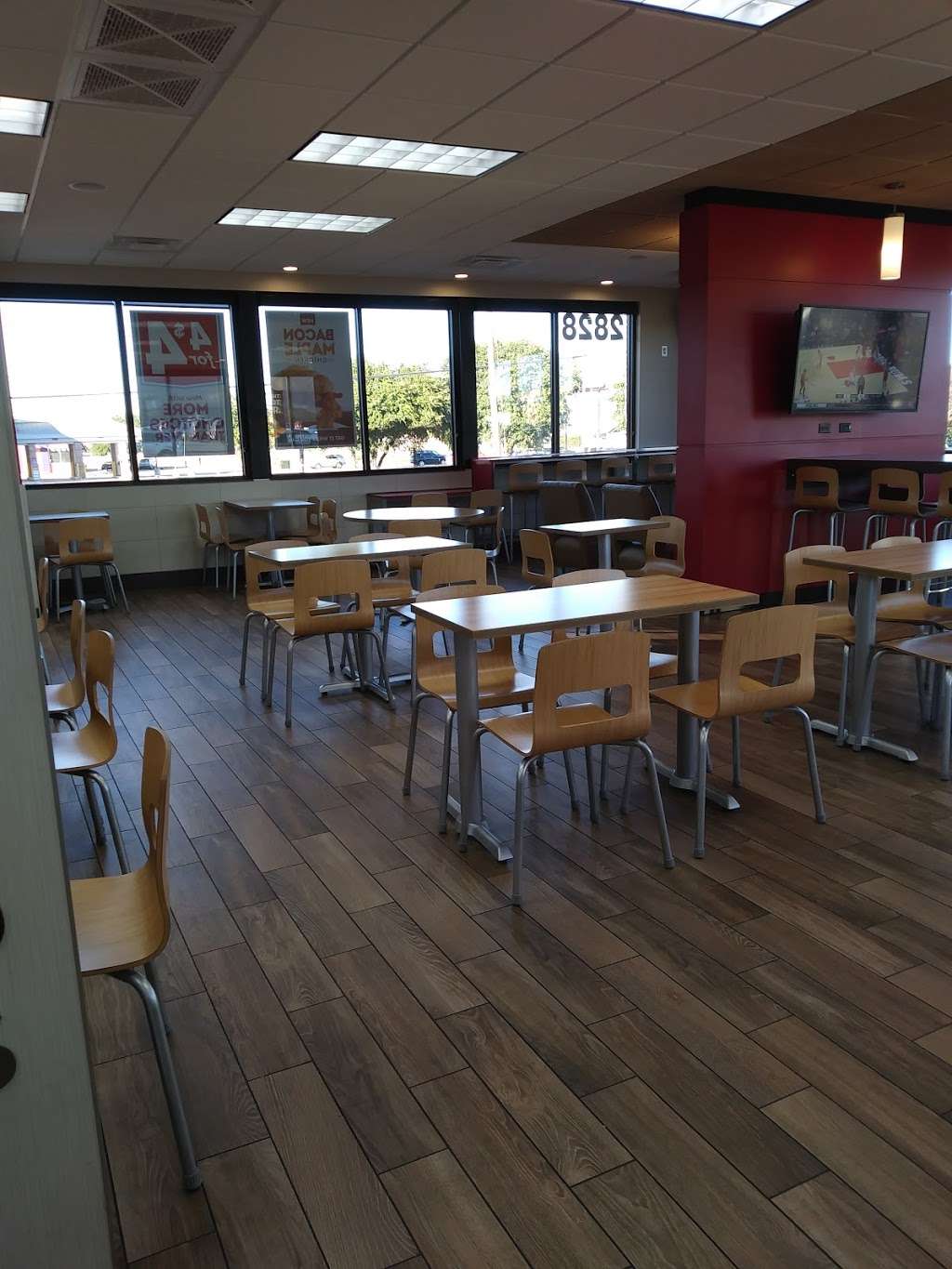 Wendys | 2828 W Wheatland Rd, Dallas, TX 75237, USA | Phone: (972) 639-5154