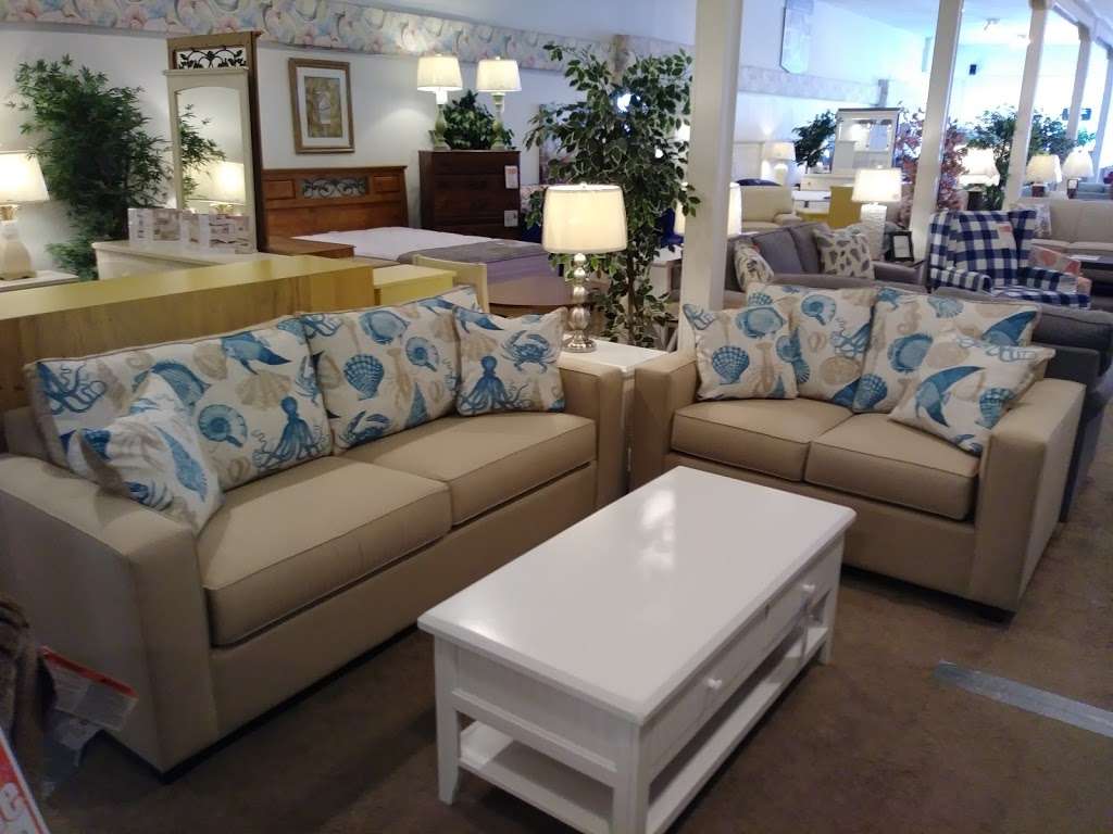 Finds Furniture | 2781, 1001 Bayshore Rd, Villas, NJ 08251, USA | Phone: (609) 886-3000