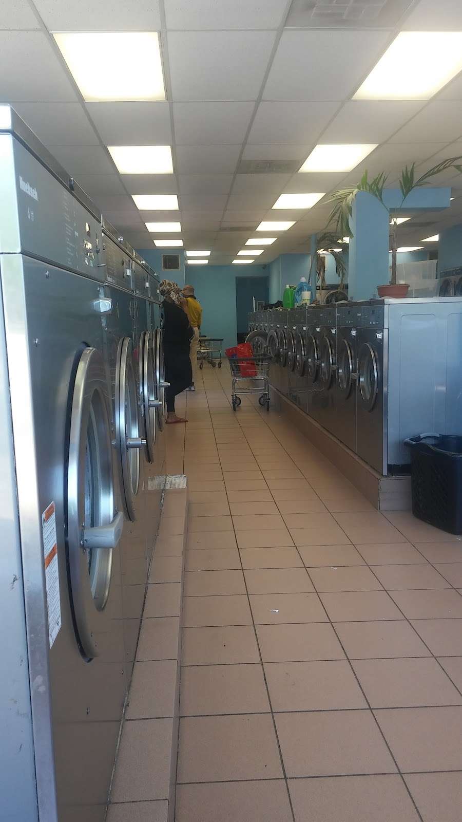 Broadway Laundry | 320 Broadway, Elmwood Park, NJ 07407, USA | Phone: (201) 791-6484