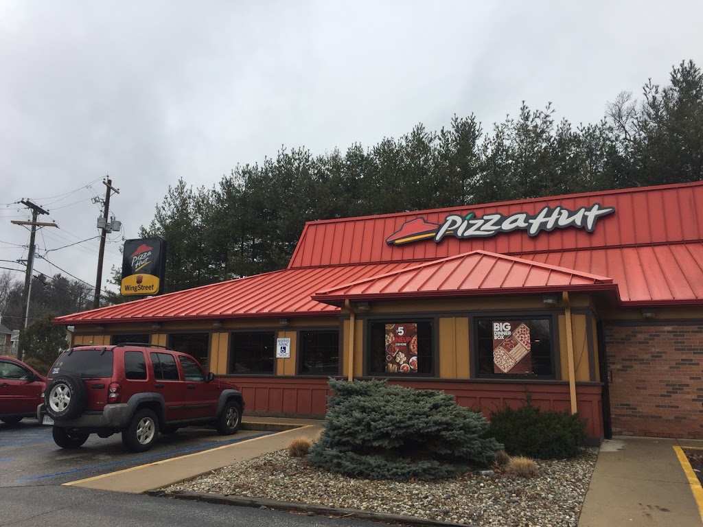 Pizza Hut | 700 E Buffalo St, New Buffalo, MI 49117, USA | Phone: (269) 469-6900