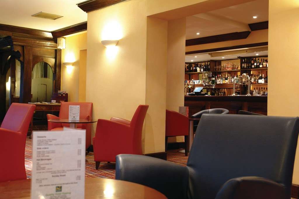 The Bell Hotel Epping | Bell Cottage, High Rd, Epping CM16 4DG, UK | Phone: 01992 573138