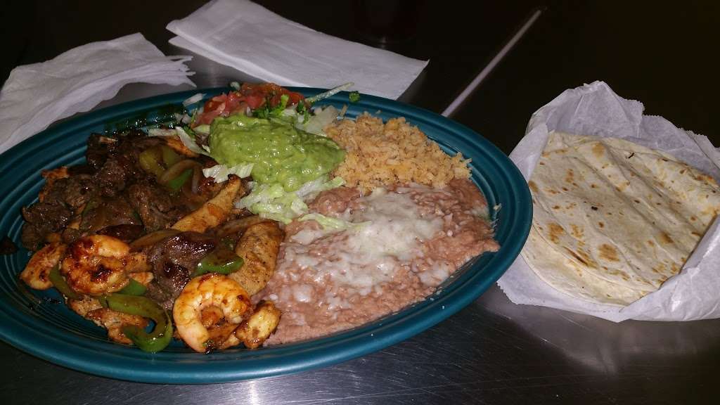 Chabelos Mexican Grill | 31822 Castaic Rd, Castaic, CA 91384, USA | Phone: (661) 775-2628