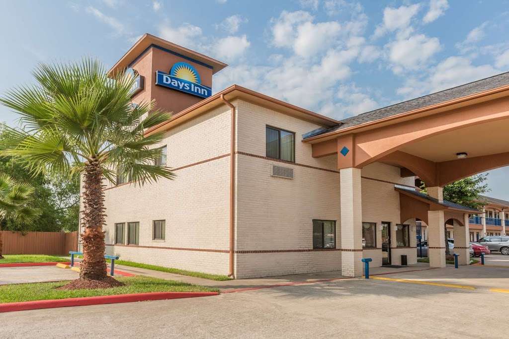 Days Inn by Wyndham Dickinson TX | 3710 Gulf Fwy, Dickinson, TX 77539 | Phone: (281) 534-9800