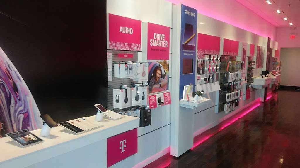 T-Mobile | 2024 N, IL-50 Spc A1, Bourbonnais, IL 60914, USA | Phone: (815) 802-0361