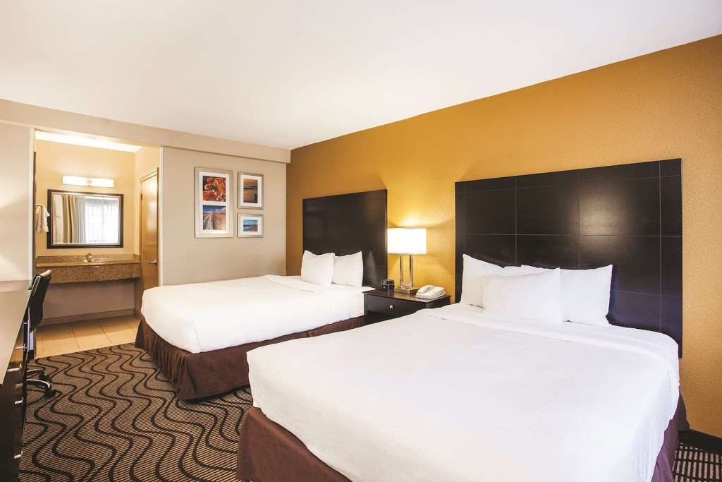 La Quinta Inn & Suites by Wyndham Carlsbad - Legoland Area | 760 Macadamia Dr, Carlsbad, CA 92011, USA | Phone: (760) 438-2828