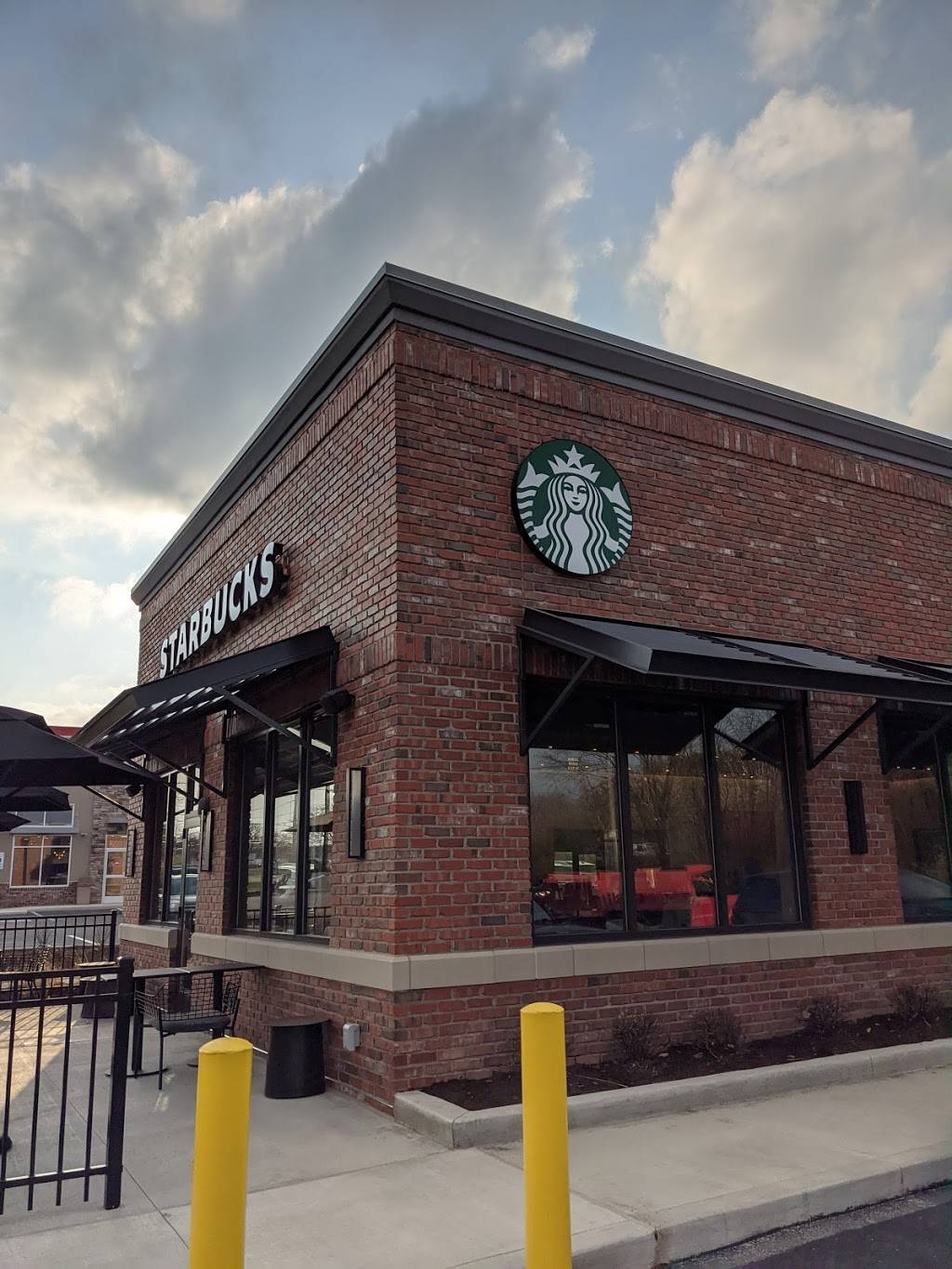 Starbucks | 8300 Pearl Rd, Strongsville, OH 44136, USA | Phone: (440) 298-2704