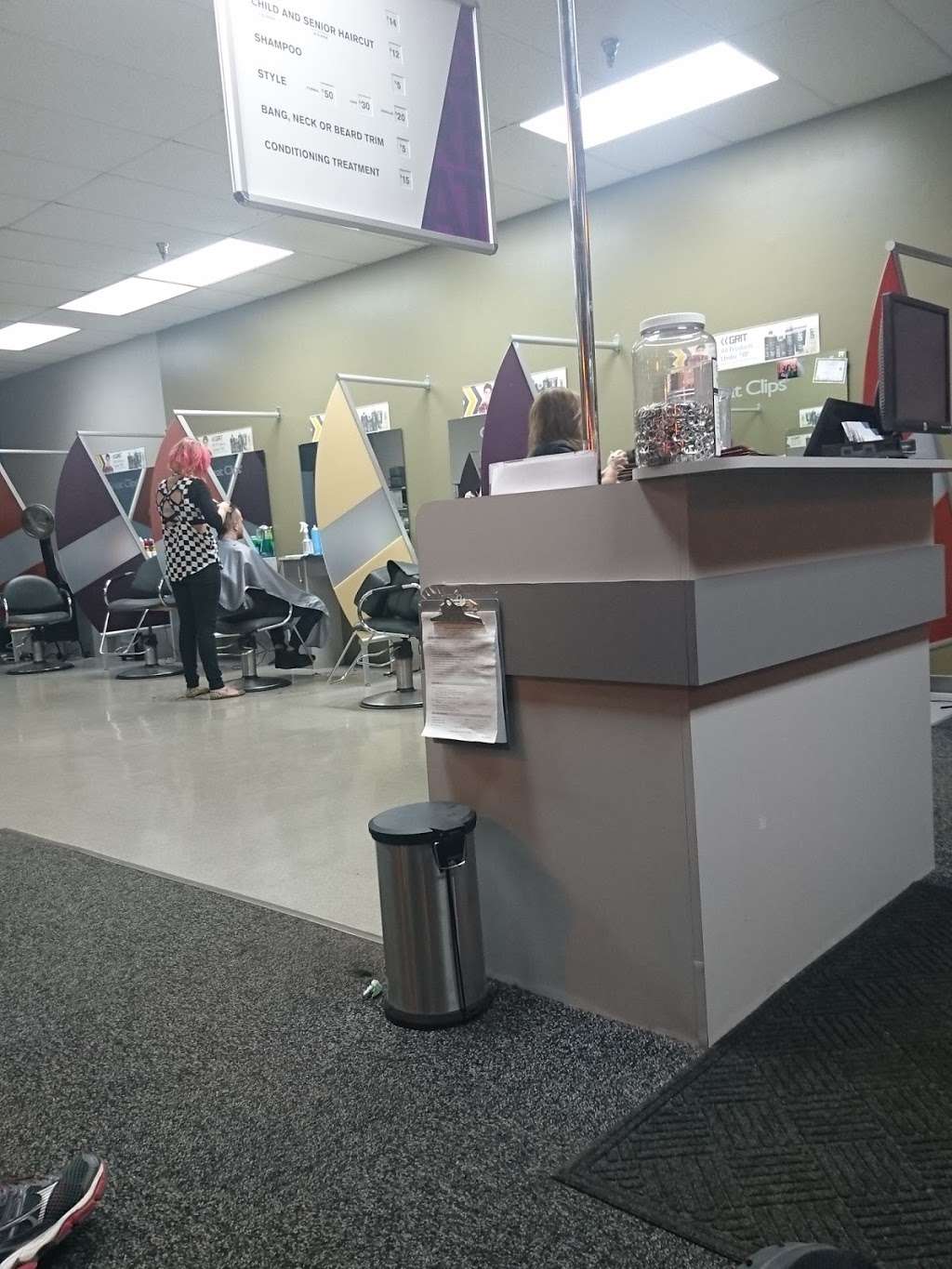 Great Clips | 2186 Bloomingdale Rd, Glendale Heights, IL 60139, USA | Phone: (630) 924-7729