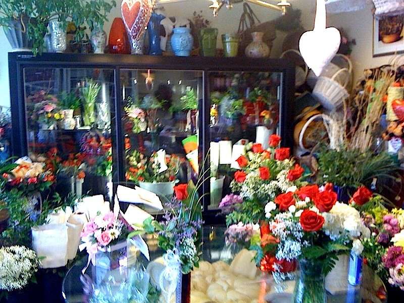 Annabelles Flowers, Gifts & More | 108 W Main St, Norton, MA 02766, USA | Phone: (508) 285-6400