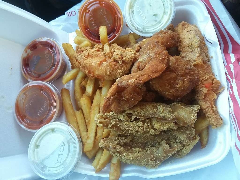 J J Fish & Chicken | 8035 International Blvd, Oakland, CA 94621, USA | Phone: (510) 633-1212