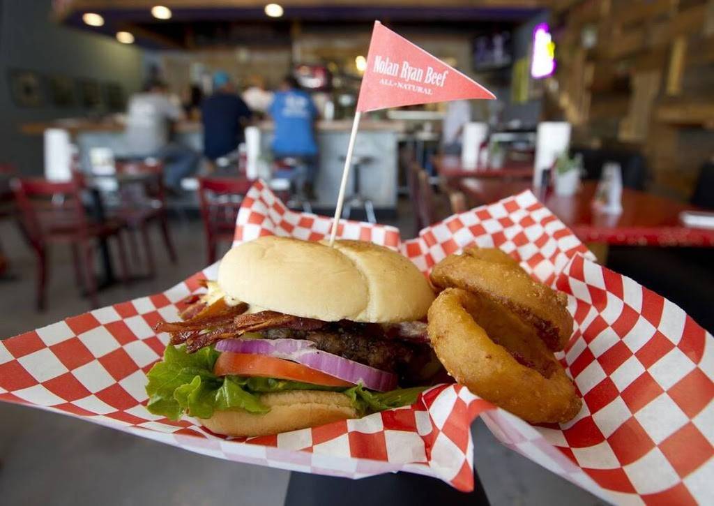 Tommys Burgers + Brews | 1736 Mall Cir, Fort Worth, TX 76116, USA | Phone: (817) 759-9088