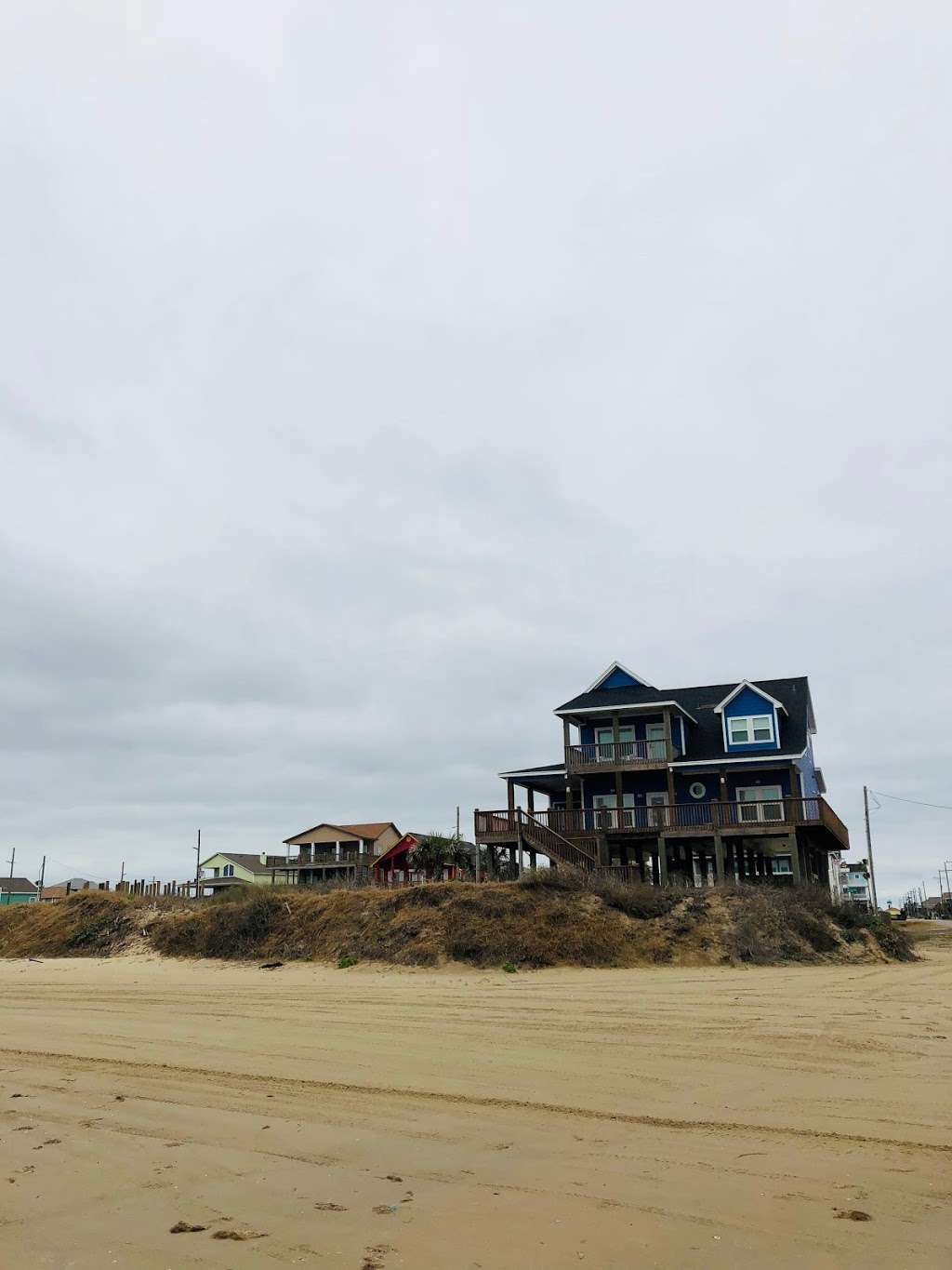 Bungaleaux Beach House | 935 Westview, Galveston, TX 77550, USA | Phone: (409) 684-3377