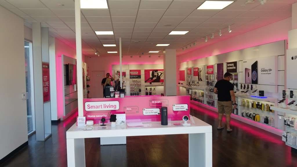 T-Mobile | 8801-8879 Villa La Jolla Dr, La Jolla, CA 92037, USA | Phone: (858) 200-2110