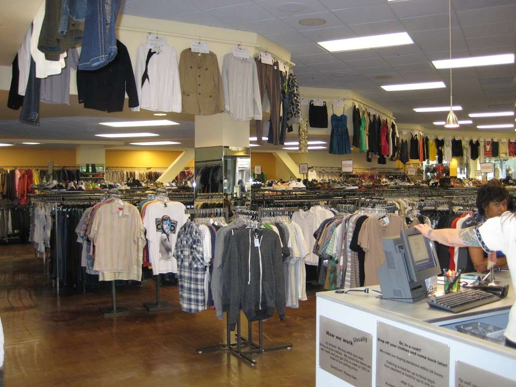 Crossroads Trading | 5901 College Ave, Oakland, CA 94618 | Phone: (510) 420-1952