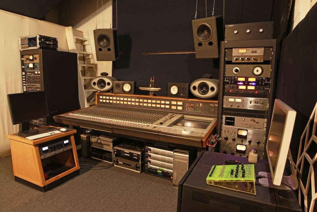 17 Frost Gallery | 17 Frost St, Brooklyn, NY 11211, USA | Phone: (718) 388-6340 17 Frost Gallery | 17 Frost St, Brooklyn, NY 11211, USA | Phone: (718) 388-6340