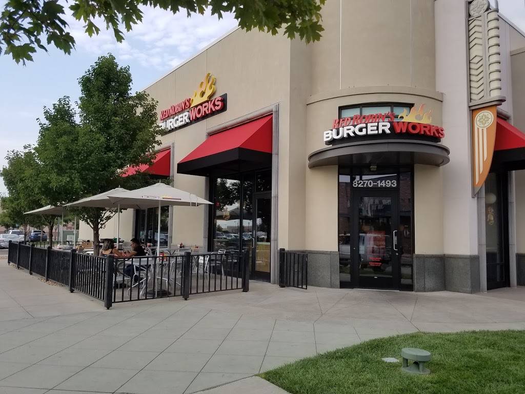 Red Robin Gourmet Burgers and Brews | 8270 Northfield Blvd, Denver, CO 80238, USA | Phone: (720) 214-2747