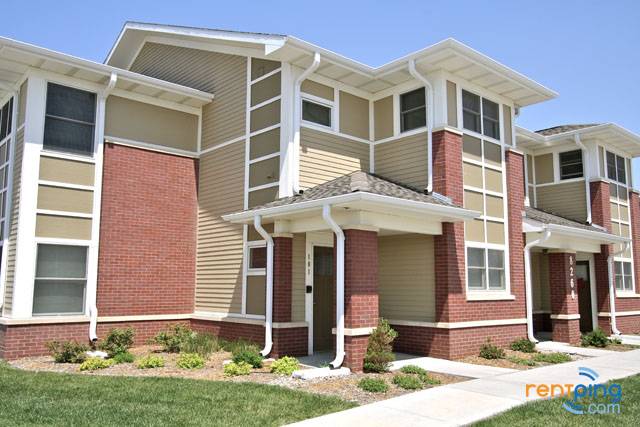 Prairie Crossing Apartments & Townhomes | 8300 S 33rd St, Lincoln, NE 68516, USA | Phone: (402) 317-5166