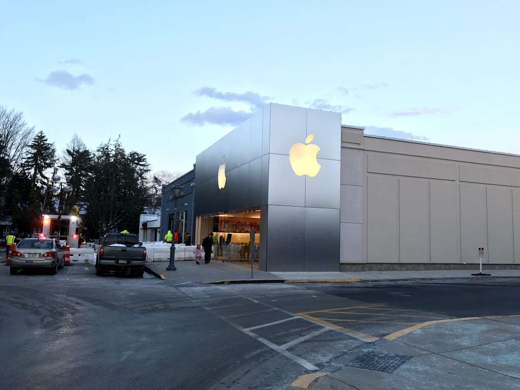 Apple Suburban Square | 61 St James Pl, Ardmore, PA 19003, USA | Phone: (610) 726-9400