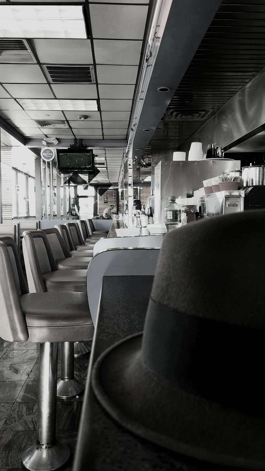 Skyline Diner, 789 Dowd Ave, Elizabeth, NJ 07201, USA