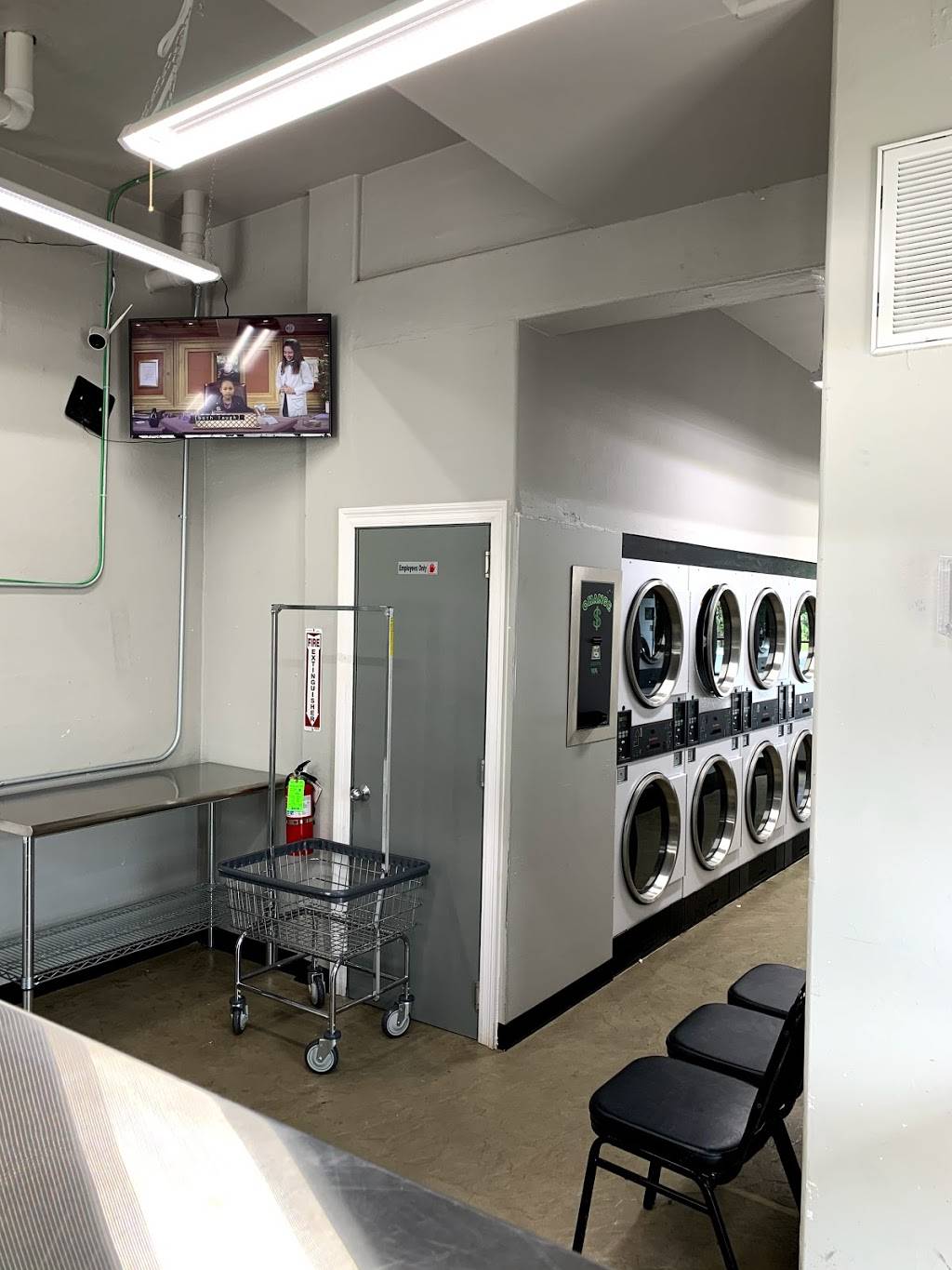 Springlake Laundromat | 931 NE 36th St building b, Oklahoma City, OK 73105, USA | Phone: (405) 424-5666