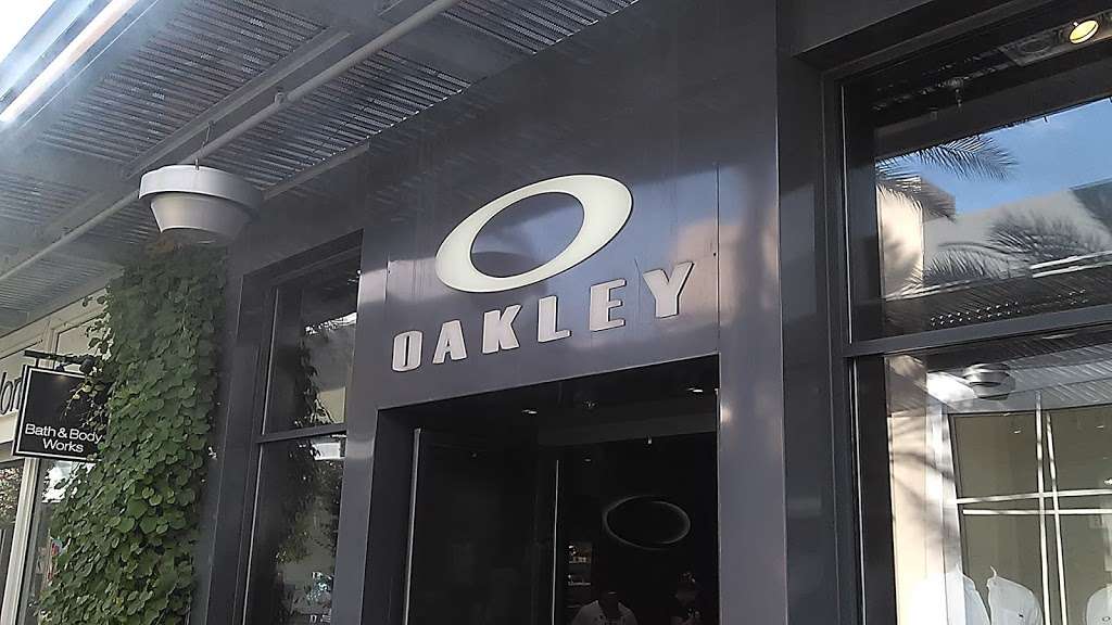 Oakley Store | 2000 E Rio Salado Pkwy Ste 1079, Tempe, AZ 85281 | Phone: (480) 966-0261