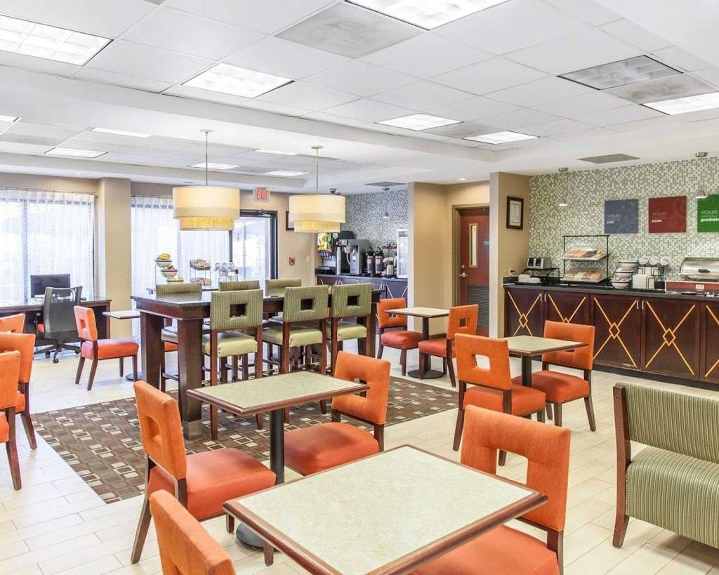 Comfort Inn Near Quantico Main Gate North | 16931 Old Stage Rd, Dumfries, VA 22025, USA | Phone: (703) 445-8070