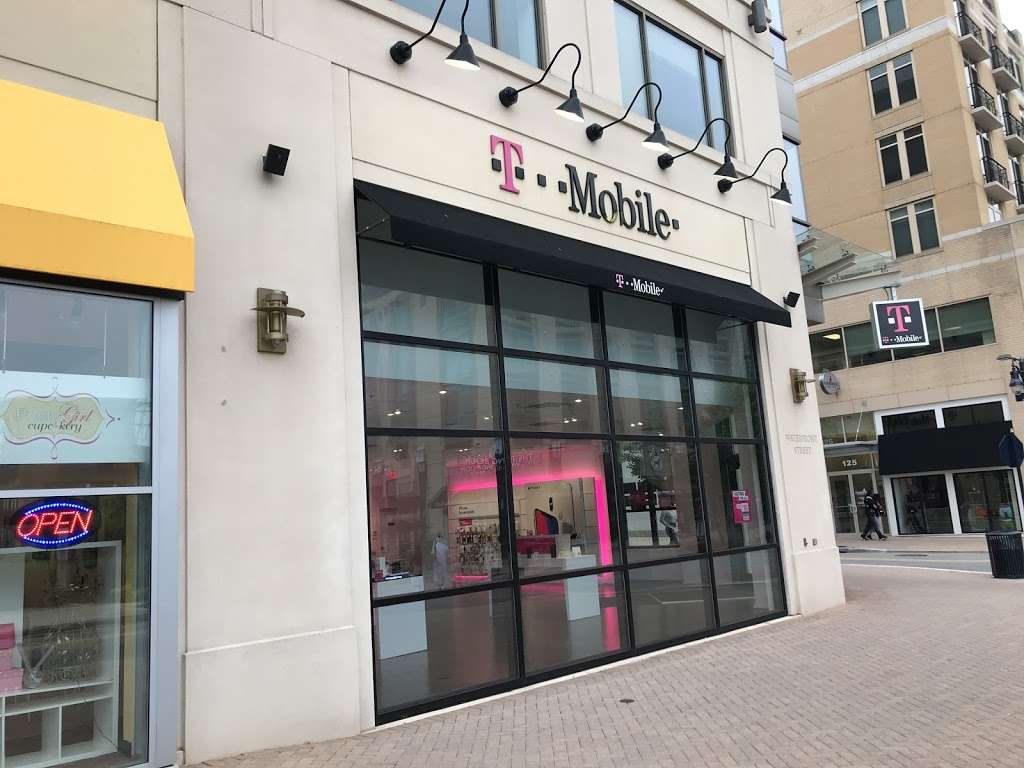 T-Mobile | 136 Waterfront St M1 & M2, Oxon Hill, MD 20745, USA | Phone: (301) 567-0262