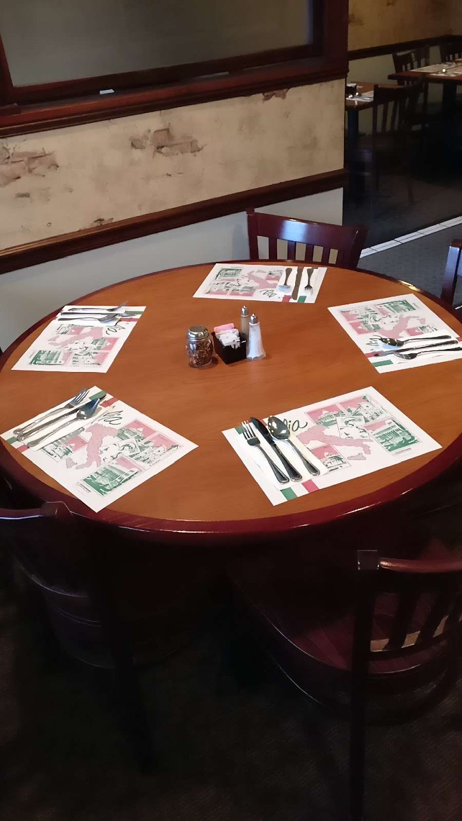 Johnnys Pizza and Pasta Risturante Italiano | 5 Main St, Schwenksville, PA 19473 | Phone: (610) 287-4771