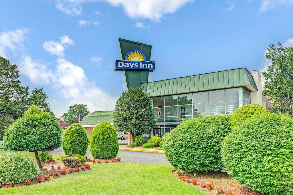Days Inn by Wyndham Arlington/Washington DC | 2201 Arlington Blvd, Arlington, VA 22201, USA | Phone: (703) 525-0300