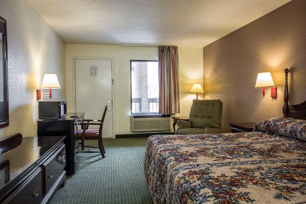 Econo Lodge | 3100 Cloverleaf Pkwy, Kannapolis, NC 28083, USA | Phone: (704) 786-3100