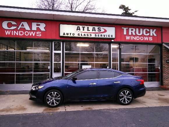 Atlas Auto Glass | 887 St Charles St, Elgin, IL 60120 | Phone: (847) 695-5000