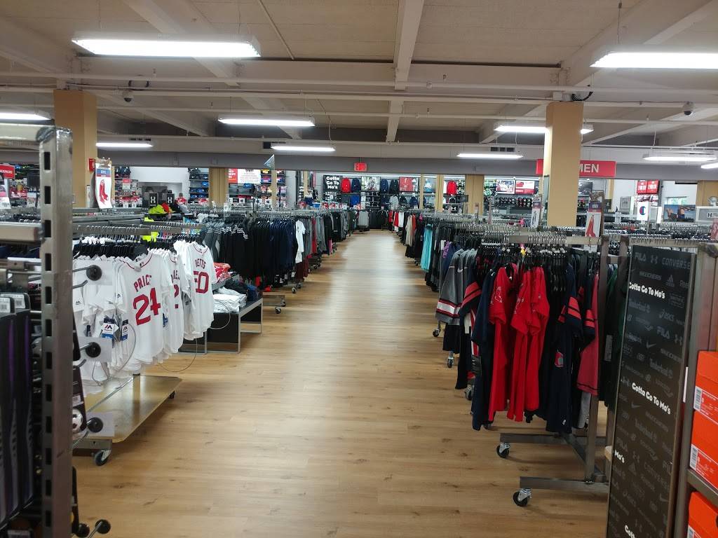 Modells Sporting Goods | 188 Needham St, Newton, MA 02464, USA | Phone: (617) 965-4839