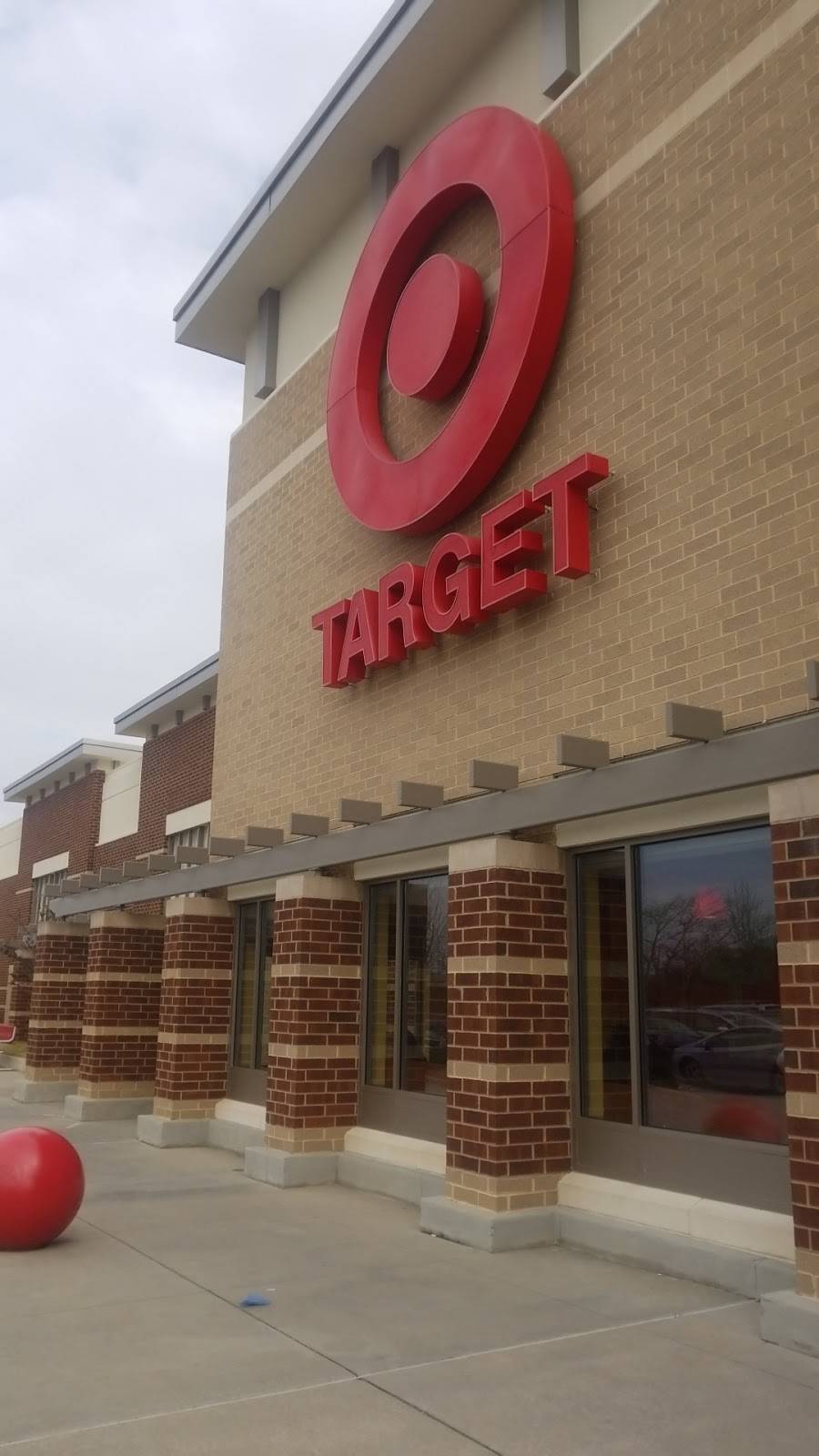 Target | 1628 Highwoods Blvd, Greensboro, NC 27410, USA | Phone: (336) 455-9900