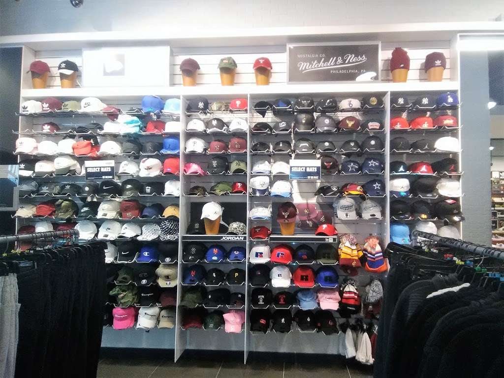 Champs Sports | 132 Christiana Mall, Newark, DE 19702 | Phone: (302) 453-1086