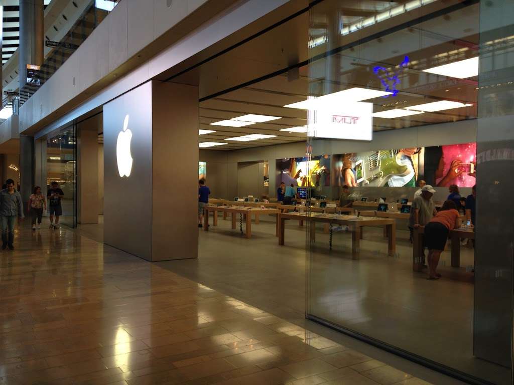 Apple Fashion Show | 3200 S Las Vegas Blvd, Las Vegas, NV 89109, USA | Phone: (702) 577-9740