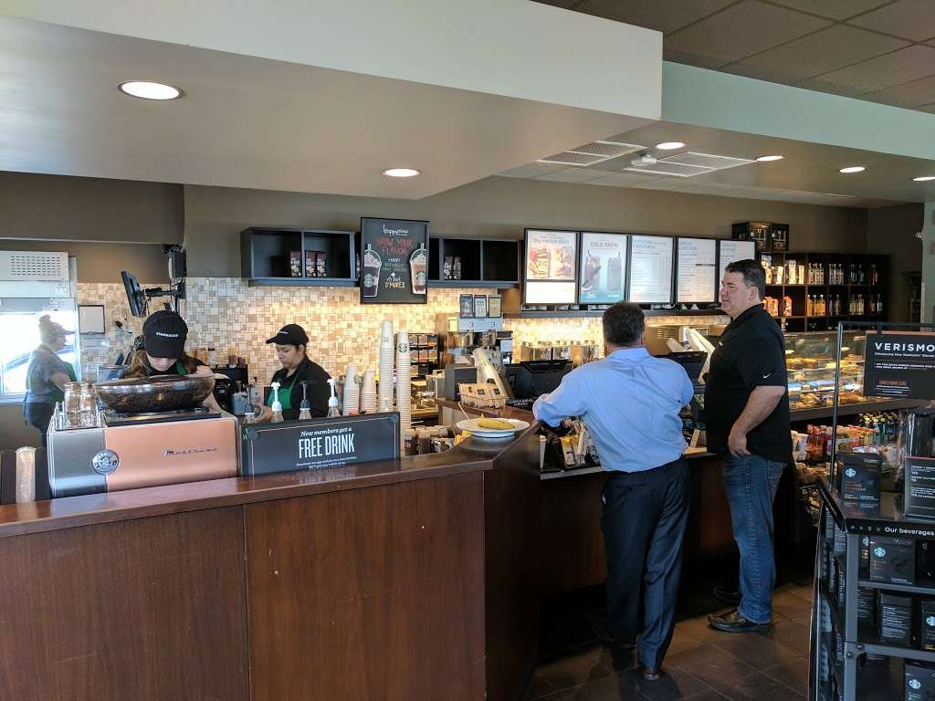 Starbucks | 985 US-1, Walpole, MA 02081, USA | Phone: (508) 668-2701