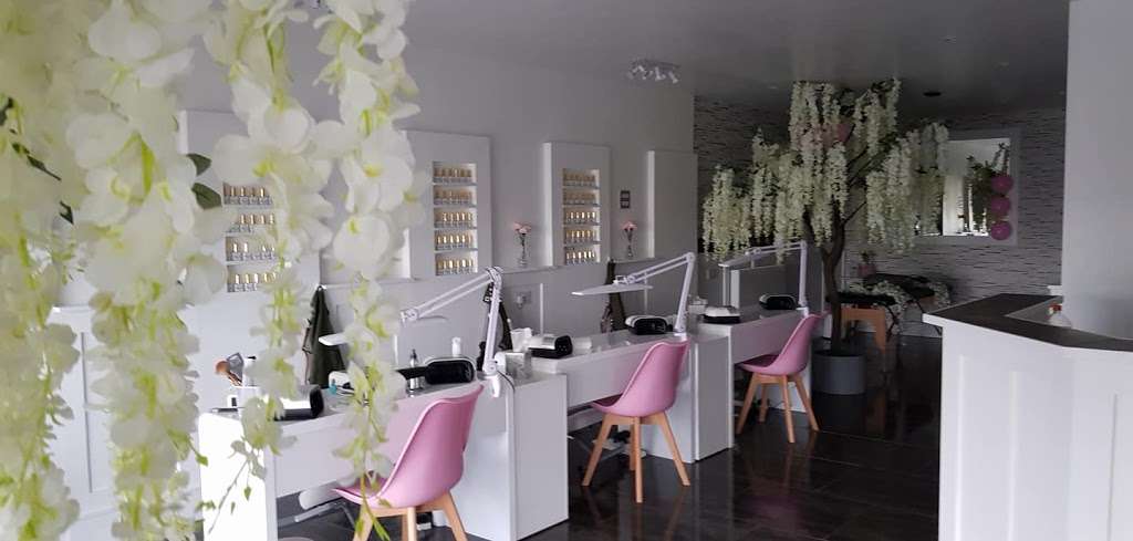 Allure The Nail & Lash Studio | 5 Wayside, New Addington, Croydon CR0 9DX, UK | Phone: 07479 074216