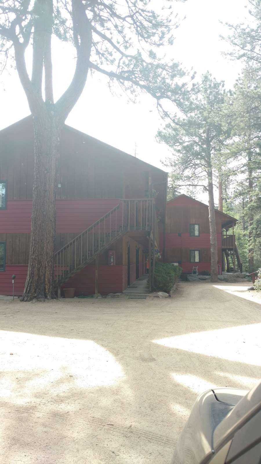 Ponderosa Lodge | 1820 Fall River Rd, Estes Park, CO 80517 | Phone: (800) 628-0512