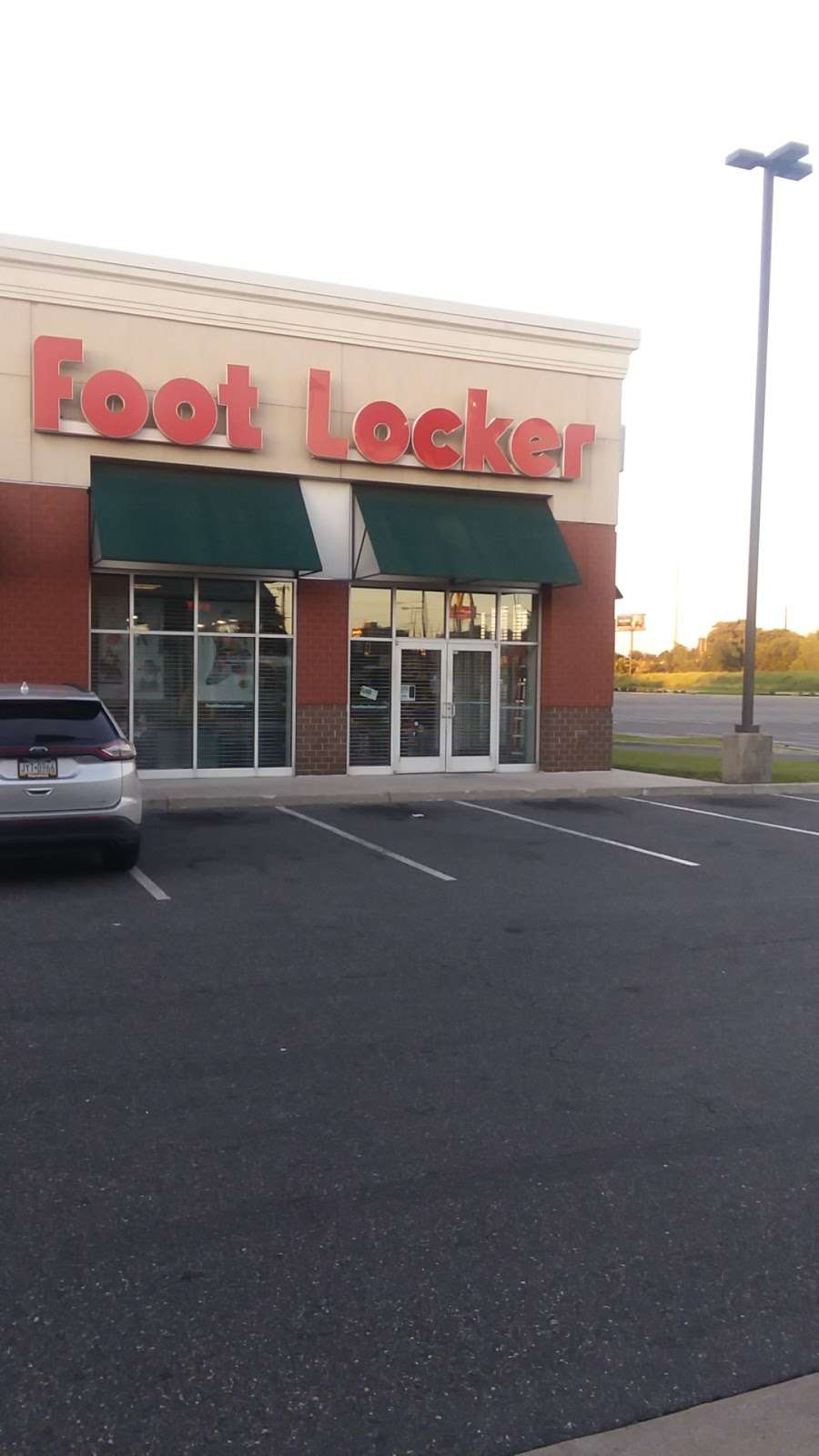 Foot Locker | 2308c W Oregon Ave, Philadelphia, PA 19145, USA | Phone: (215) 463-4523